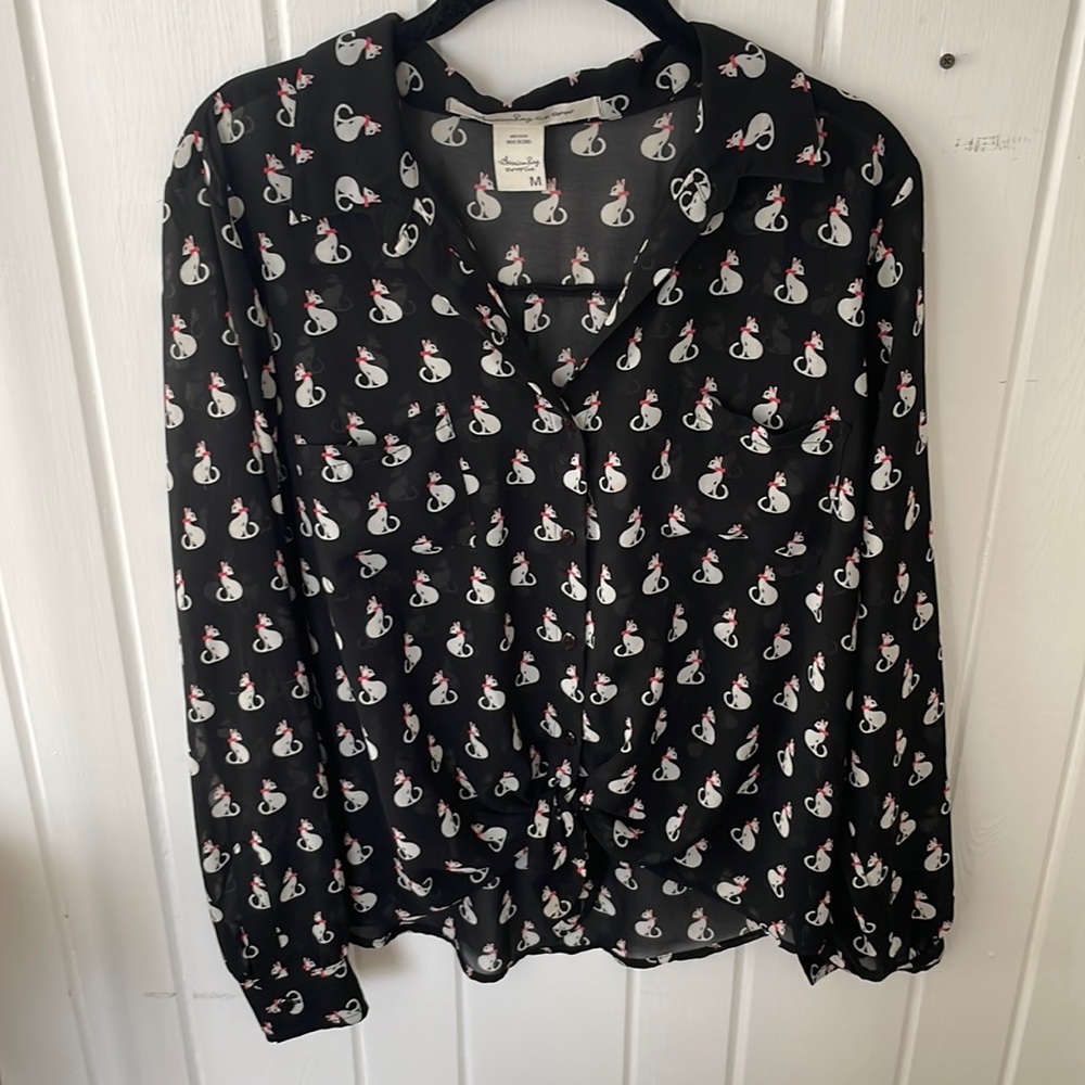 tie bottom long sleeve blouse w/ cats